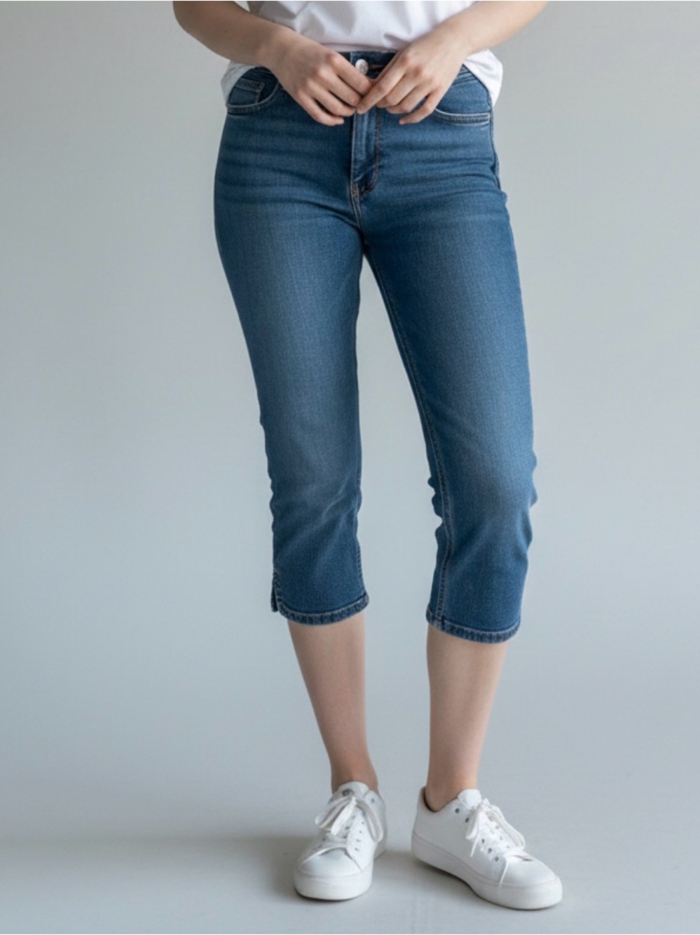 🫶🏻 Gloria Vanderbilt All Around Slimming Cropped Capri Jeans